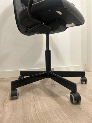 Silla de oficina ergonómica gris