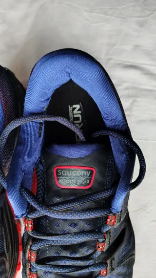 Zapatillas trail running Saucony Xodus  talla 44