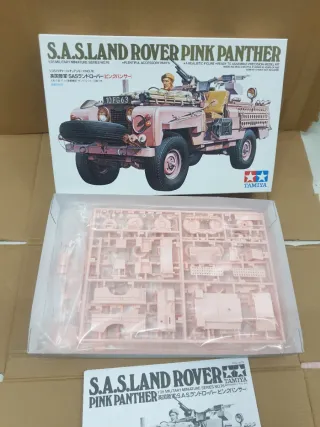 Maqueta Tamiya S.A.S. Land Rover Pink Panther