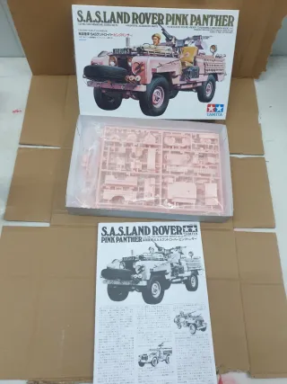 Maqueta Tamiya S.A.S. Land Rover Pink Panther