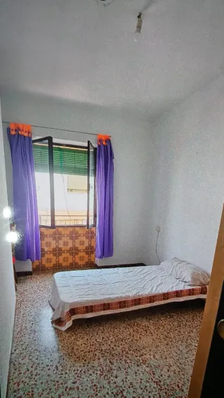 Casa cin garaje grande.