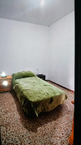 Casa cin garaje grande.