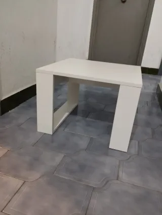 Mesita auxiliar blanca