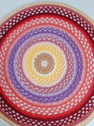 Tapete/mandala crochet multicolor diámetro 26,5 cm