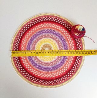 Tapete/mandala crochet multicolor diámetro 26,5 cm
