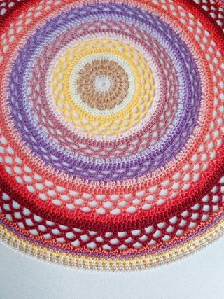 Tapete/mandala crochet multicolor diámetro 26,5 cm
