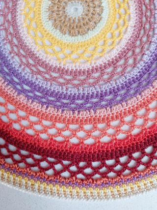 Tapete/mandala crochet multicolor diámetro 26,5 cm