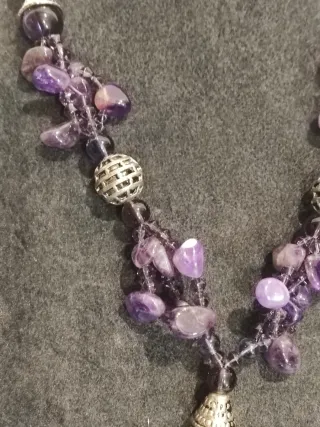 Collana con ametista grezza e perle