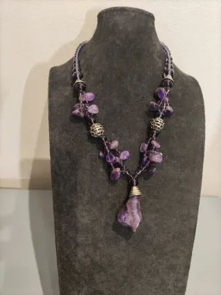 Collana con ametista grezza e perle