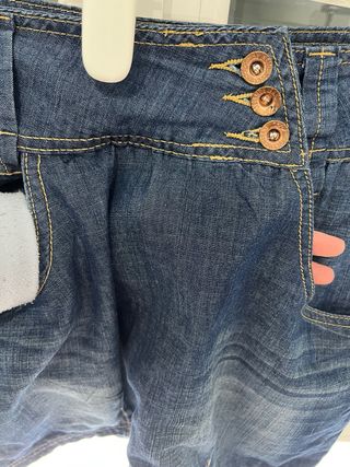 Falda vaquera botones dorados