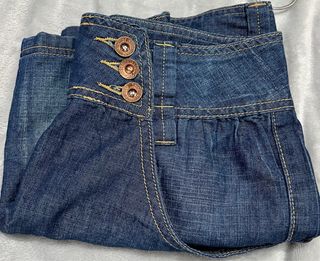Falda vaquera botones dorados