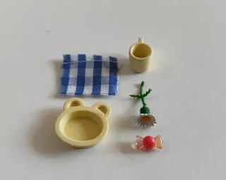 Hora del Desayuno: Bebé Oso+Accesorios Sylvanian