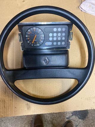 Volante y cuadro Renault 4L