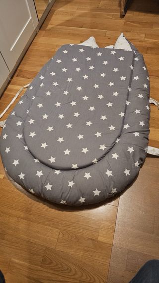 Cojín nido para bebé estrellas