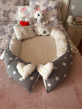 Cojín nido para bebé estrellas