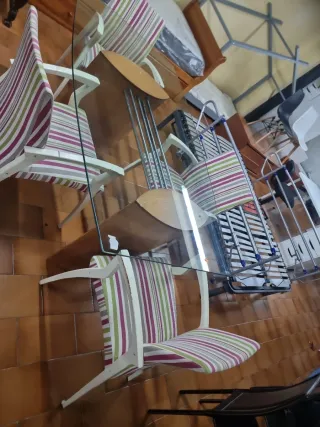 Mesa de vidrio +4 sillas