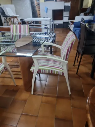 Mesa de vidrio +4 sillas