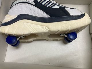 Deportivas con ruedas, talla 36
