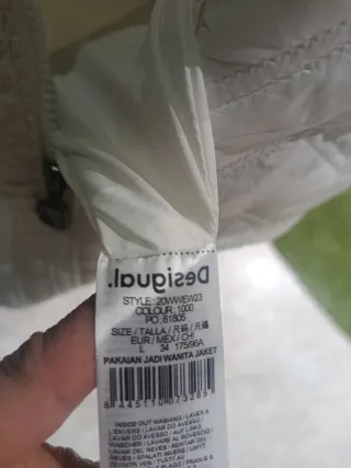 Chaqueta acolchada crema con bordado