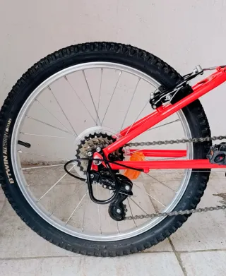 Bicicleta Infantil Roja B'TWIN de 20