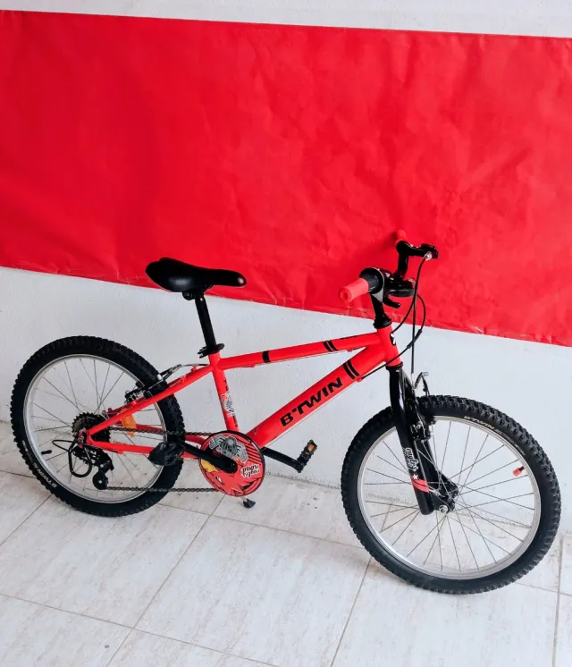 Bicicleta Infantil Roja B'TWIN de 20