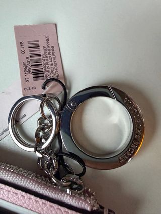 Tarjetero llavero de Victoria’s Secret Rayas Nuevo