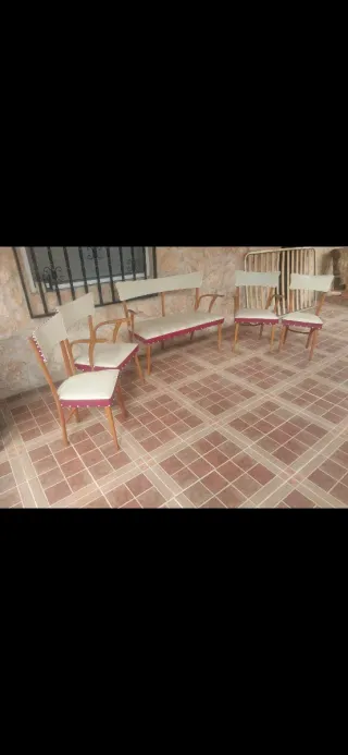 Conjunto sillón y sillas madera y tela