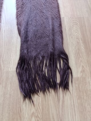 Bufanda de pelo marrón con flecos