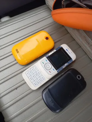 Lote 3 Móviles Antiguos: Nokia, LG, Samsung
