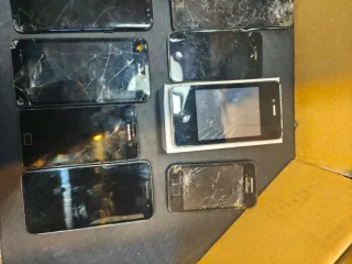 Lote de teléfonos para reparar o piezas