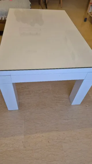 Mesa de centro con cristal y madera