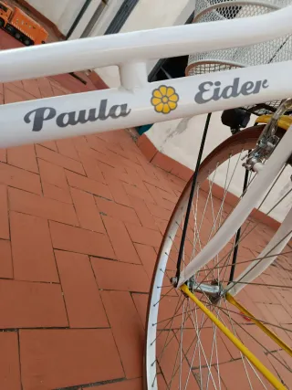 Bicicleta Pinarello Vintage Blanca y Amarilla