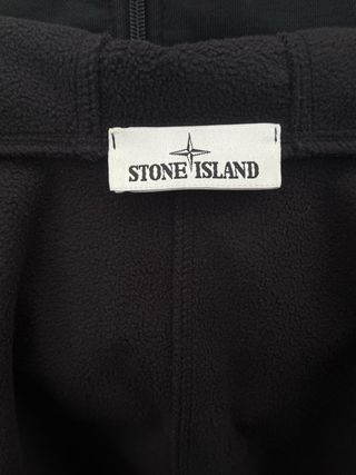 Giacca Stone Island nera antivento/antiacqua
