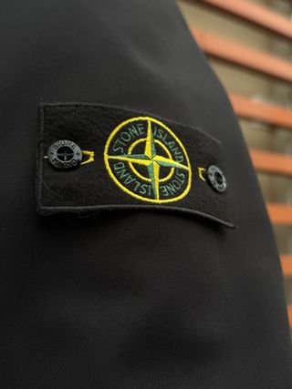 Giacca Stone Island nera antivento/antiacqua