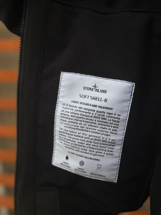 Giacca Stone Island nera antivento/antiacqua