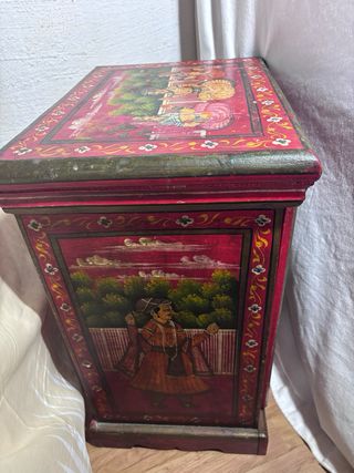 Mesita Noche Hindú Madera y Metal