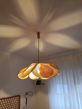 Lámpara de techo pétalo rafia