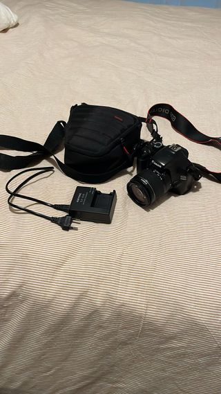 Canon EOS 1100D + 18-55 | Poco uso | Funda incluid