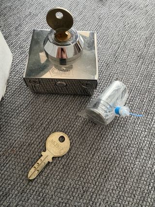 Cerradura puerta de cristal cbm