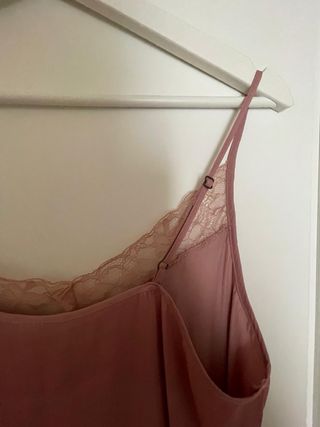 Camiseta lencera rosa con encaje