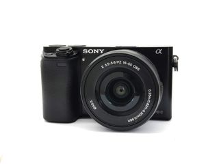 E1804586-0	Camara Digital Evil Sony Alpha A6000 (I