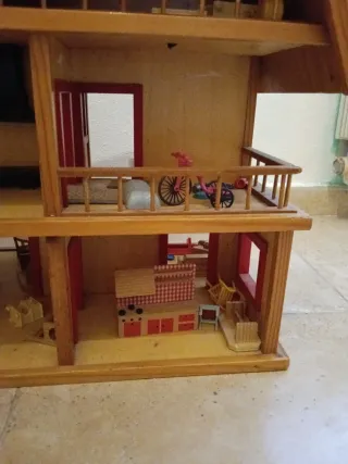 Casa de muñecas de madera