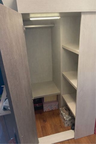 Cama alta con armario y escritorio