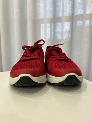 Zapatillas Joma Rojas y Negras