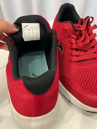 Zapatillas Joma Rojas y Negras