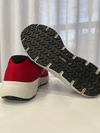 Zapatillas Joma Rojas y Negras