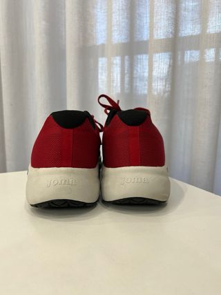Zapatillas Joma Rojas y Negras