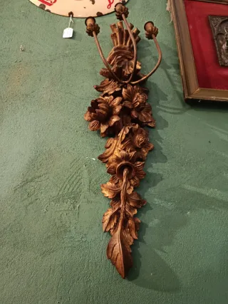 APLIQUE DE MADERA CON DISEÑO FLORAL