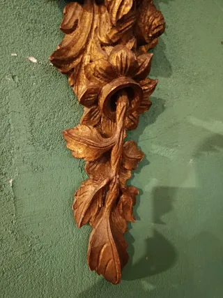 APLIQUE DE MADERA CON DISEÑO FLORAL