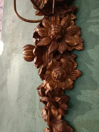 APLIQUE DE MADERA CON DISEÑO FLORAL